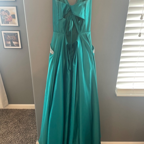 Size 7 Teal Formal Gown - Picture 5 of 5